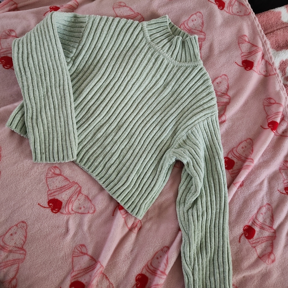 H&M Green Cowl Neck Sweater with Ribbed Texture